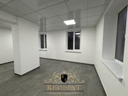 Приміщення на червоній лінії з орендарями 